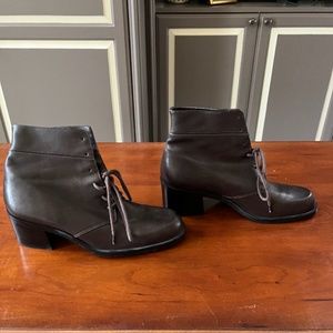 Women’s short booties